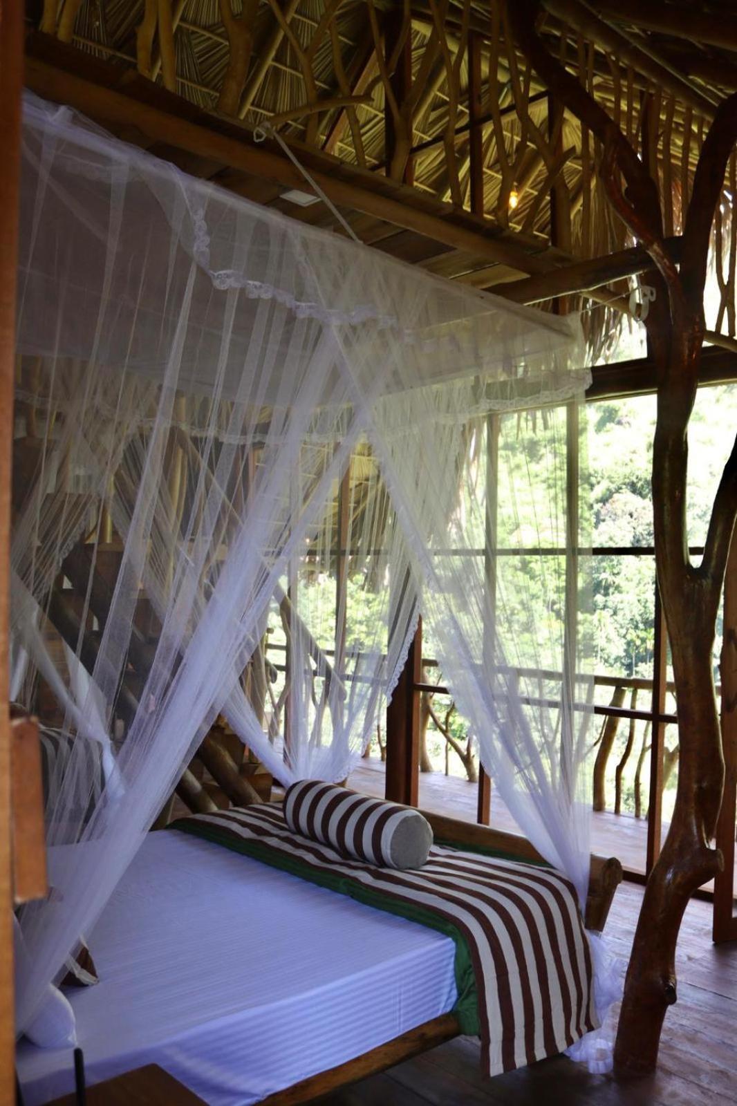 Wood Palace Ella Bagian luar foto