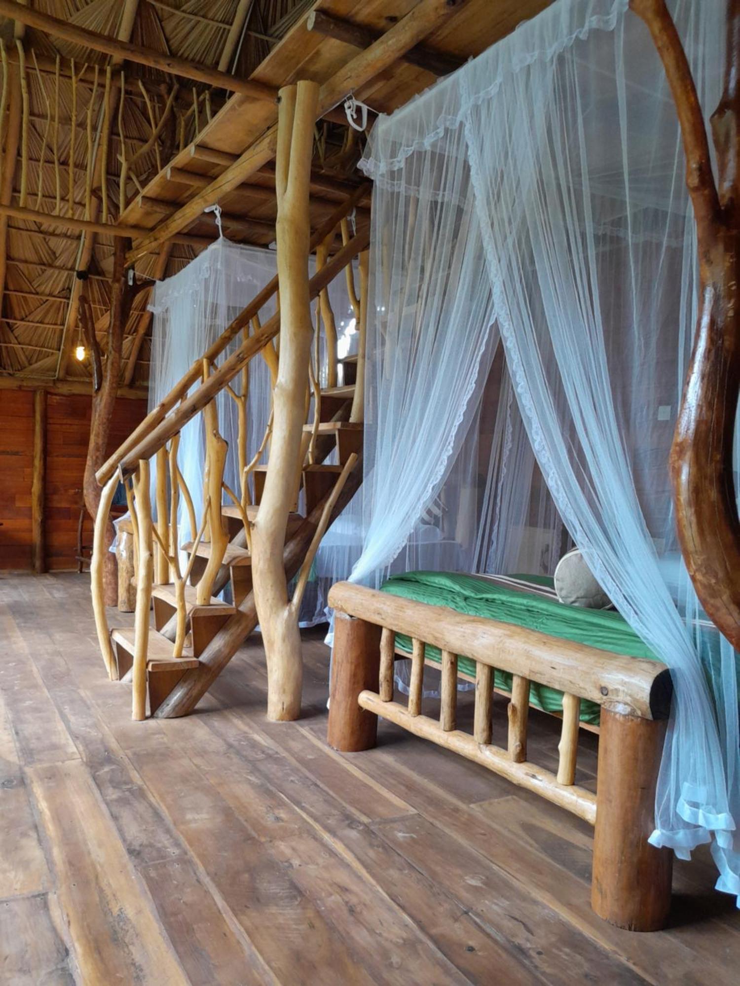 Wood Palace Ella Bagian luar foto